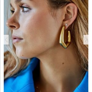 Kendra Scott Jewelry - Kendra scott gold kaia hoop earrings new! Kendra Scott Jewelry - Kendra scott gold kaia hoop earrings new!